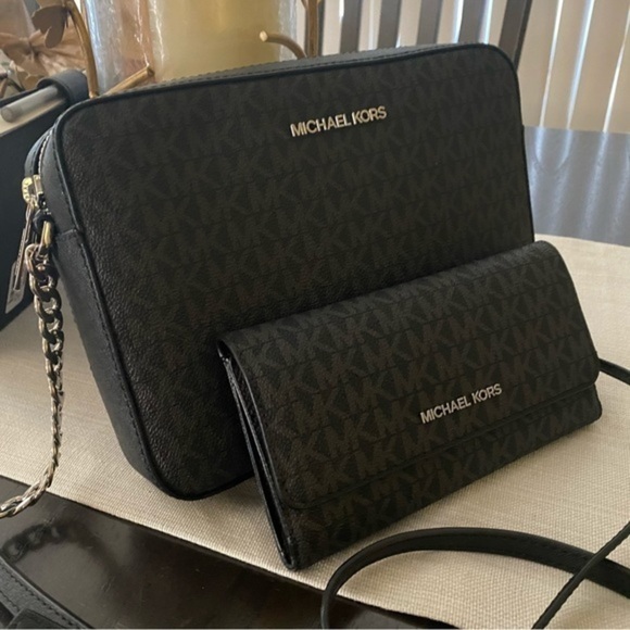 New Michael Kors jet set Large travel EW crossbody bag & wallet set - Picture 14 of 16